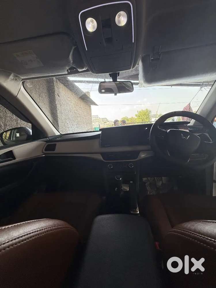Mahindra Xuv700 Ax5 Manual Petrol | 31,000 Km | Excellent Condition