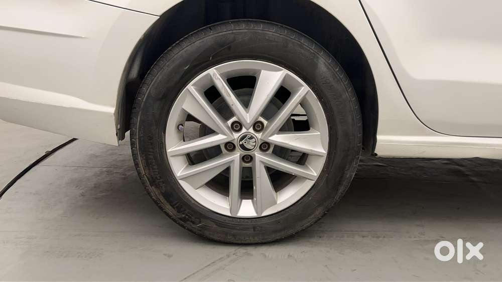 Skoda Rapid 1.0 Style At, 2020, Petrol