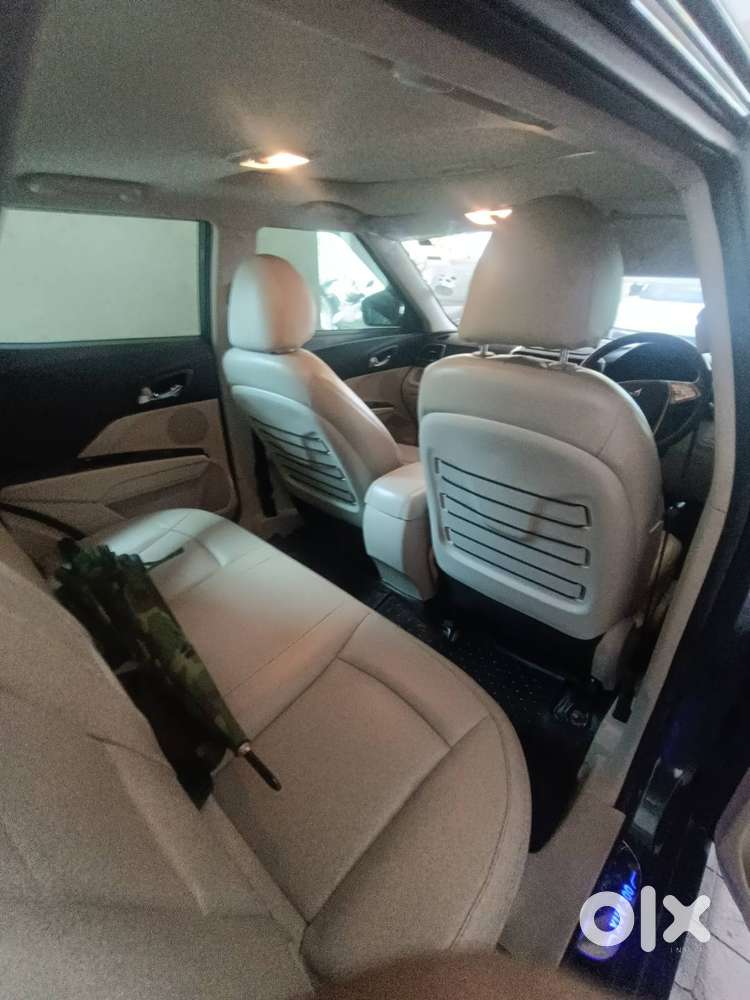 Xuv300 W8 O Petrol Amt