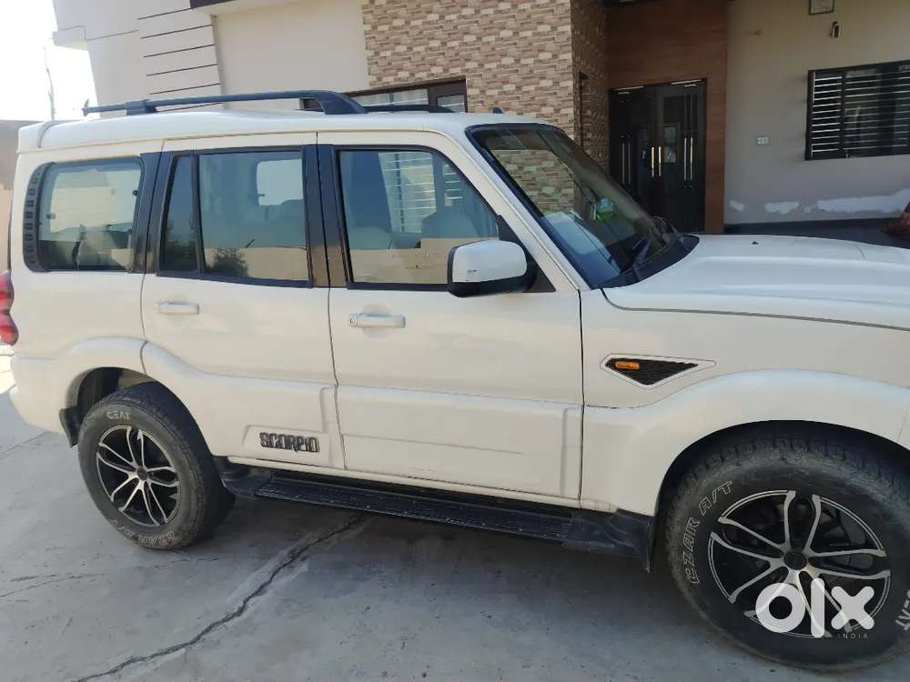 Mahindra Scorpio S6 Plus 2016 Diesel Manual