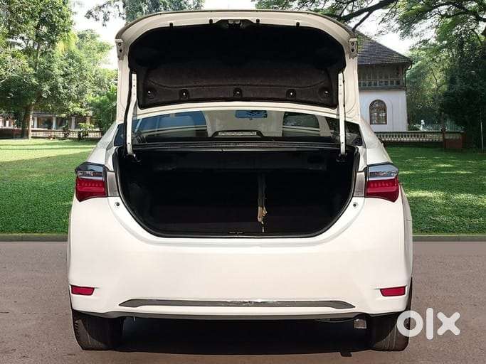 Toyota Corolla Altis 1.8 J, 2018, Petrol