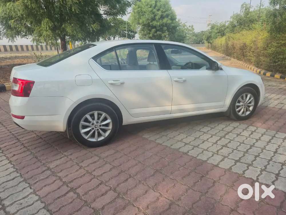 Skoda Octavia 2015 Diesel 122000 Km Driven