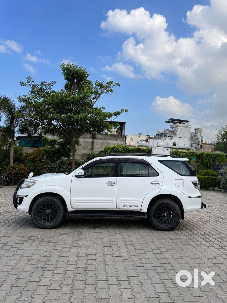 Toyota Fortuner 3.0 4x4 Manual, 2015, Diesel