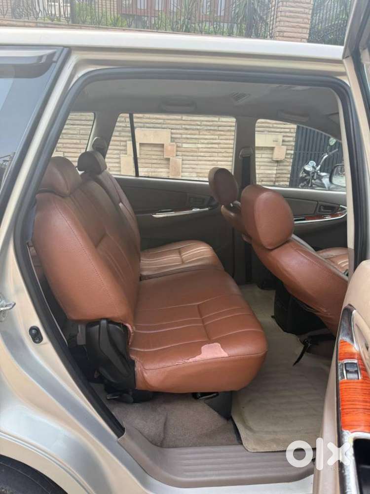 Toyota Innova 2.5 G (diesel) 8 Seater, 2015, Diesel