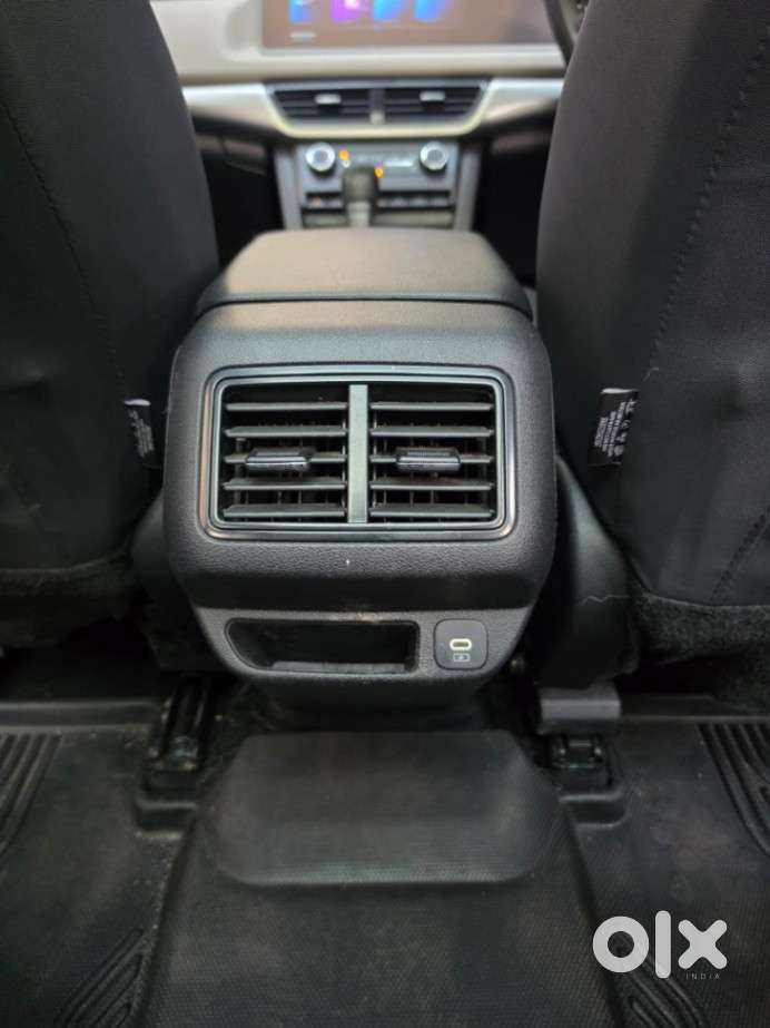 Mahindra Xuv700 2.2 Ax 5 Diesel At Str, 2022, Diesel