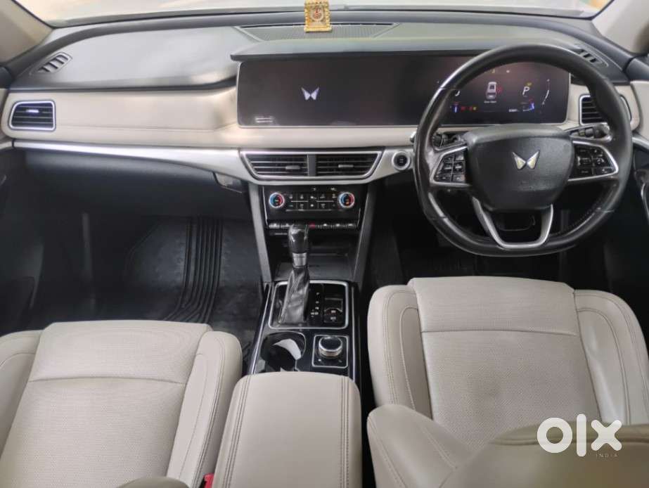 Mahindra Xuv700 2.2 Ax 7 Diesel At Str, 2021, Diesel
