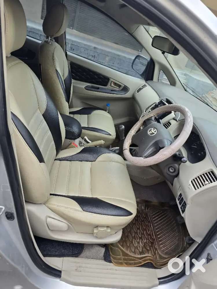Toyota Innova 2012