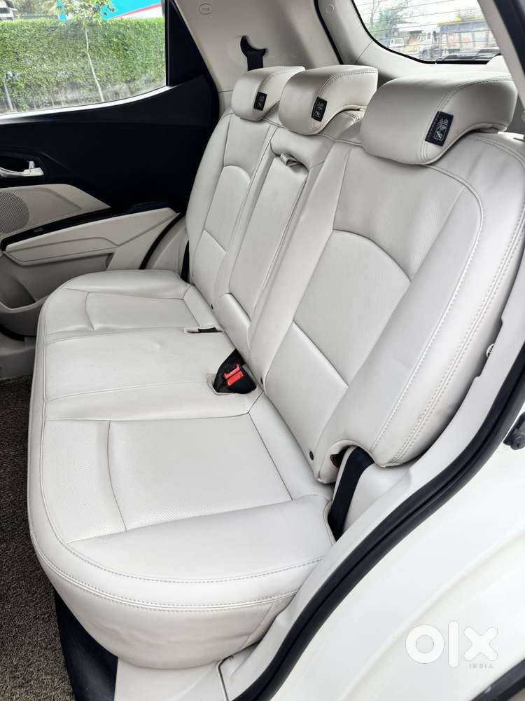 Mahindra Xuv300 W8 (o) 1.5 Diesel Amt, 2021, Diesel
