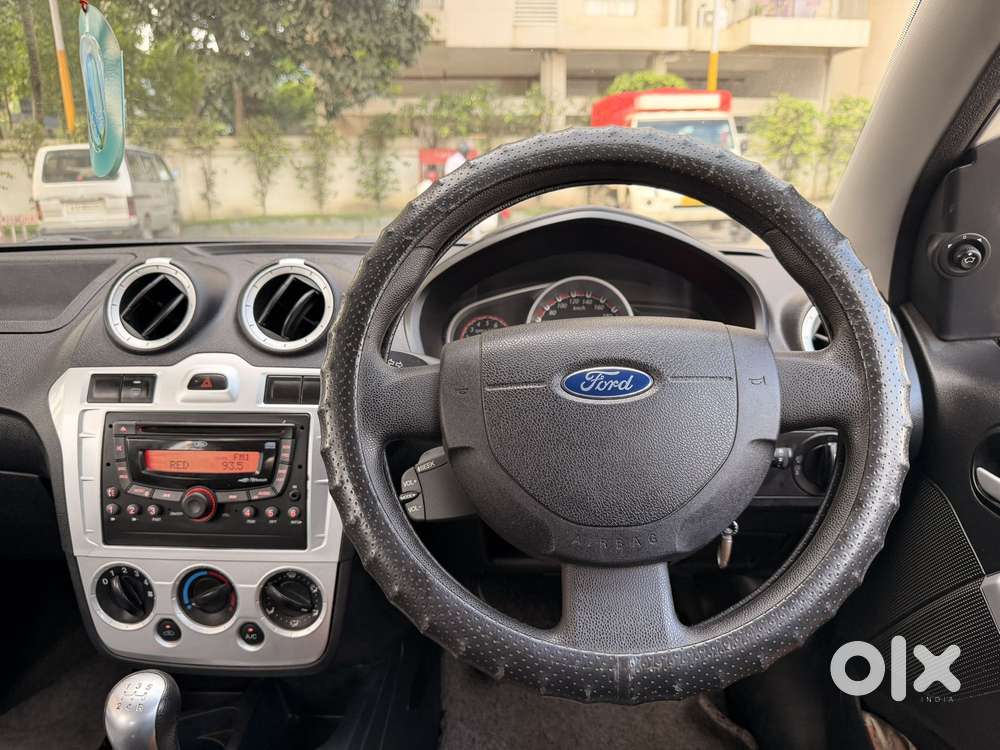 Ford Figo 1.2p Trend Mt, 2015, Petrol
