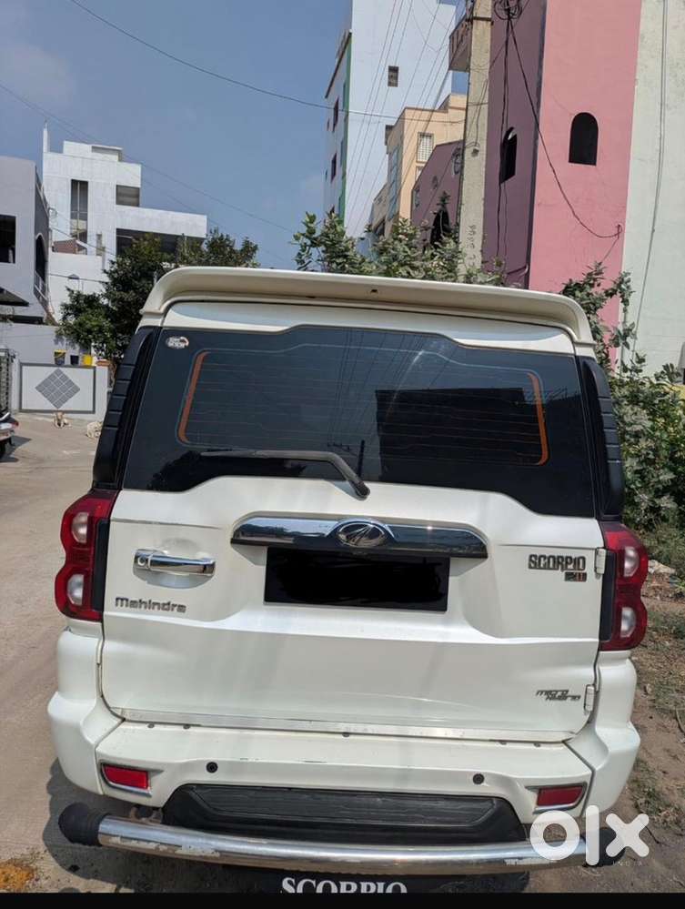 Mahindra Scorpio S11