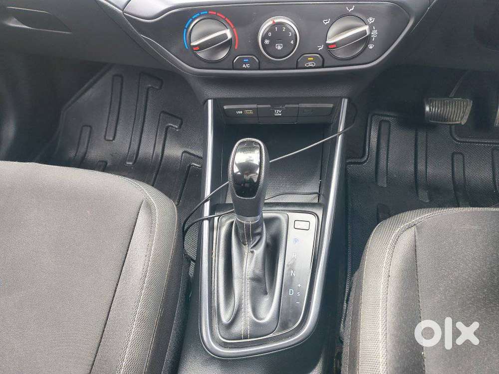 Hyundai I20 Sportz 1.2 Ivt, 2023, Petrol