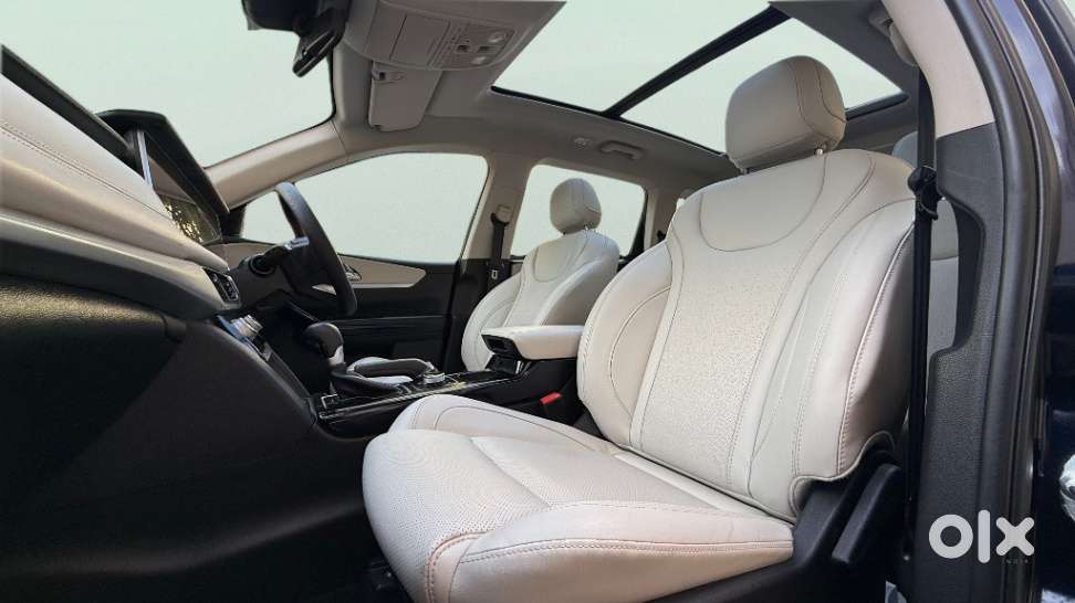 Mahindra Xuv700 2.0 Ax 7 Petrol At Luxury Pack Str, 2025, Diesel