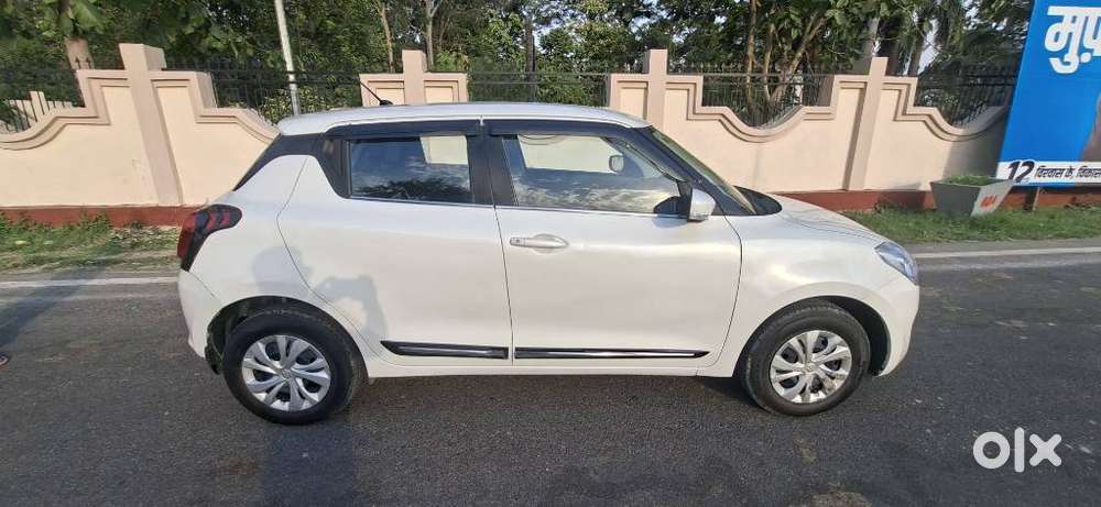 Maruti Suzuki Swift Vxi + Manual, 2023, Petrol