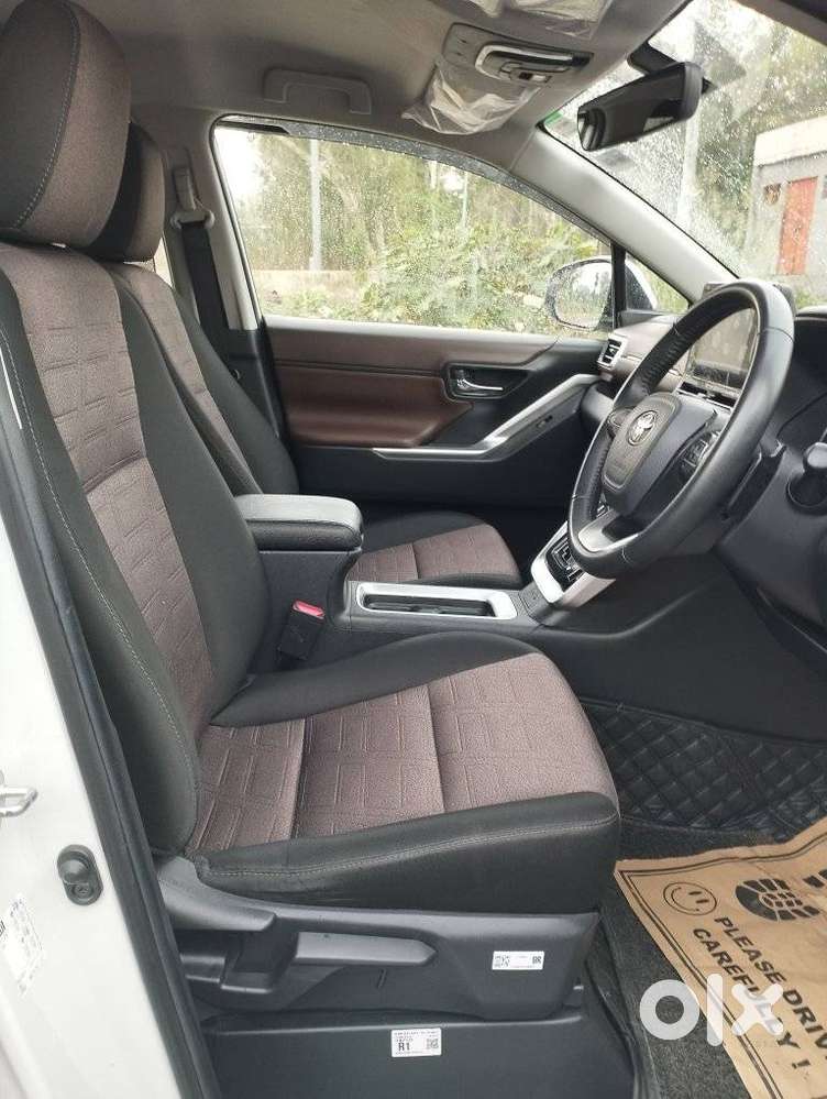 Toyota Innova Hycross 2.0 Vx Hybrid 7 Str, 2025, Petrol