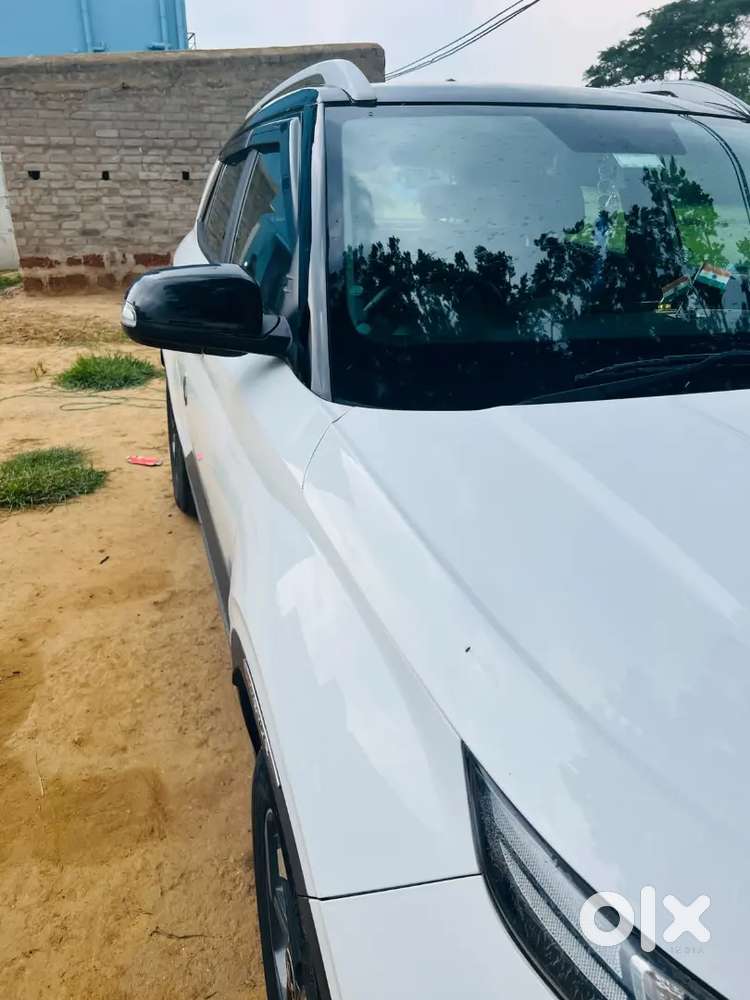 Hyundai Venue 2021 Manual Petrol 40000 Km