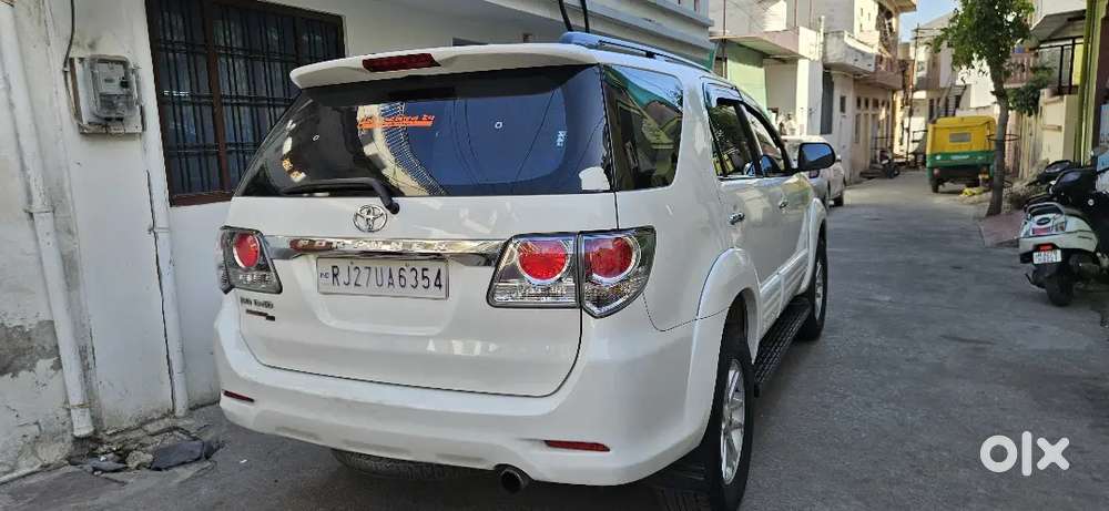 Toyota Fortuner 2014 Diesel 300000 Km Driven