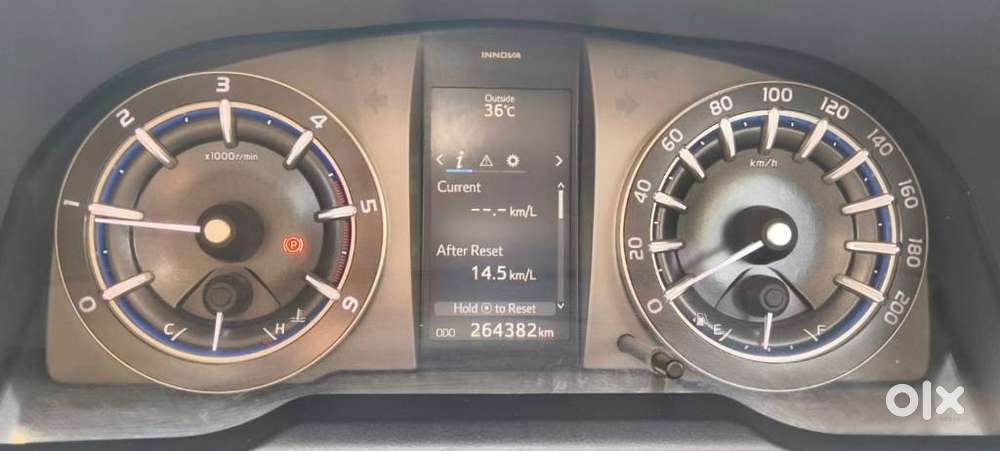 Toyota Innova Crysta 2.4 V 8 Str, 2017, Diesel