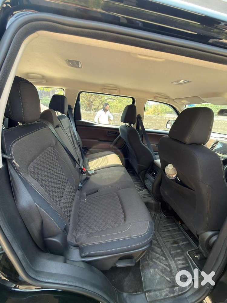 Scorpio N Z2 Petrol Black Colour