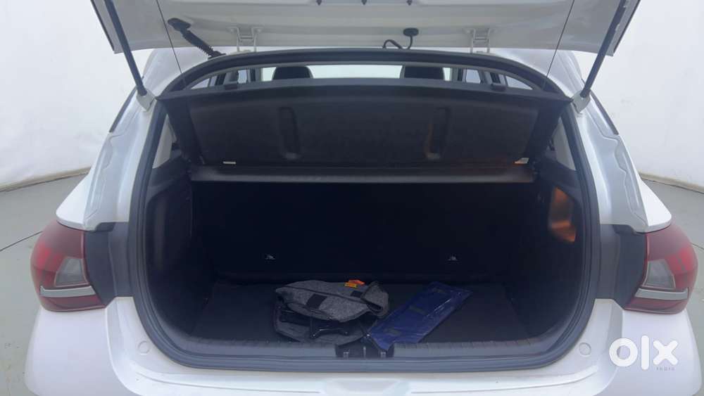 Hyundai New I20 1.2 Asta (o) Mt, 2023, Petrol
