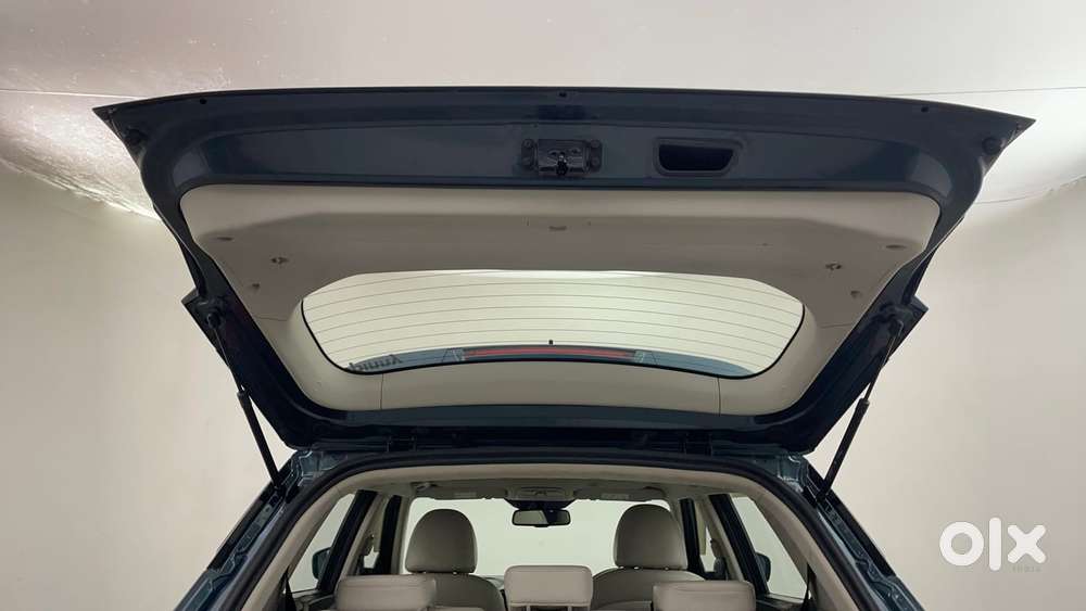 Mahindra Xuv300 W8 (o) 1.5 Diesel Amt, 2022, Diesel