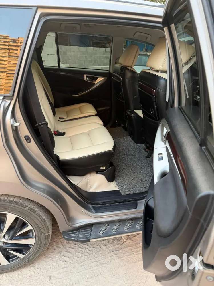 Toyota Innova Crysta 2.4 Zx Mt 8 Seater 2021