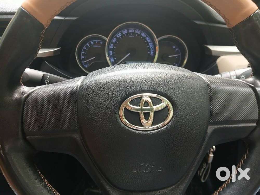 Toyota Corolla Altis 1.8 J, 2015, Petrol