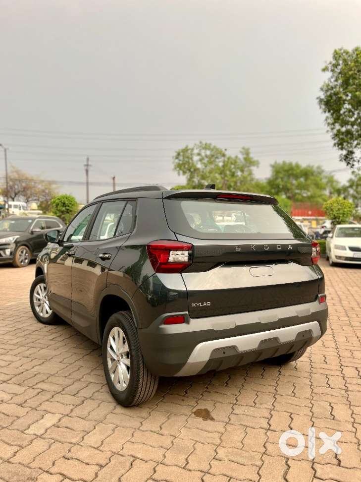 Skoda Kylaq Signature, 2025, Petrol