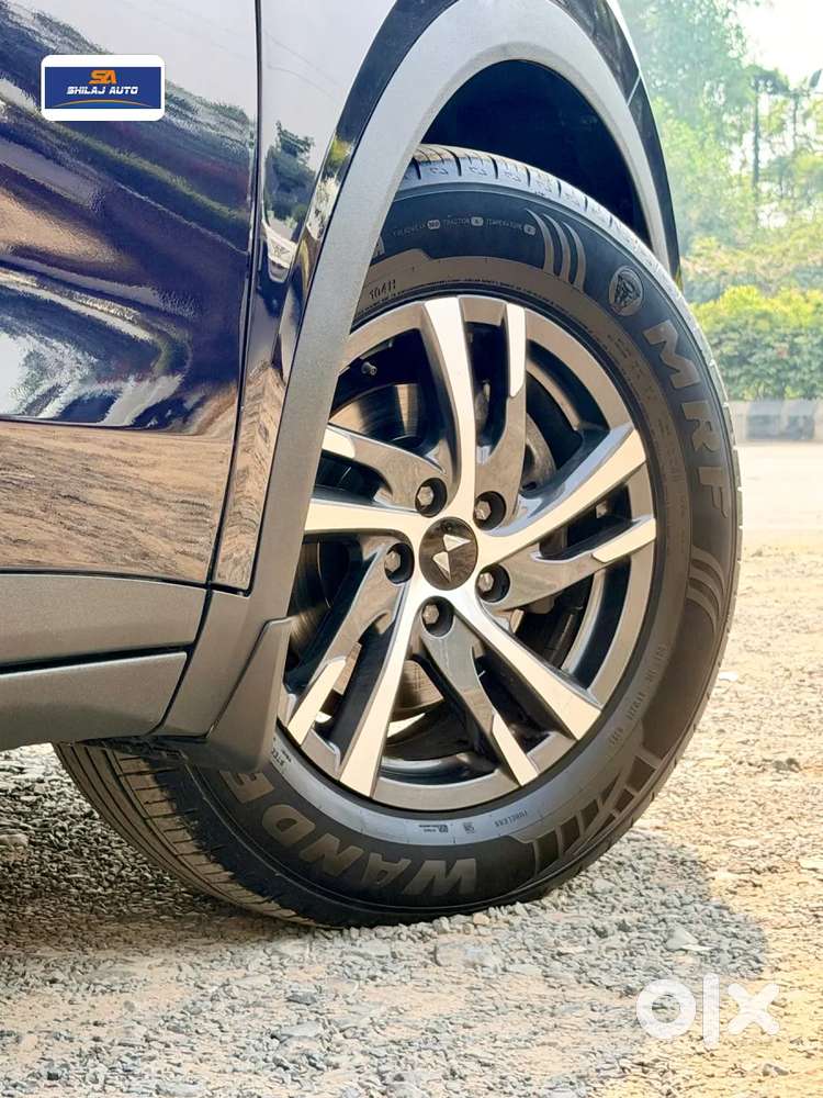 Mahindra Xuv700 2.2 Ax 5 Diesel At 7 Str, 2025, Diesel
