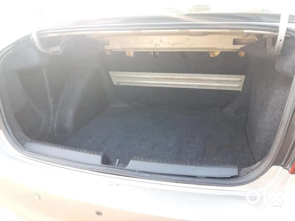 Skoda Rapid Elegance 2012