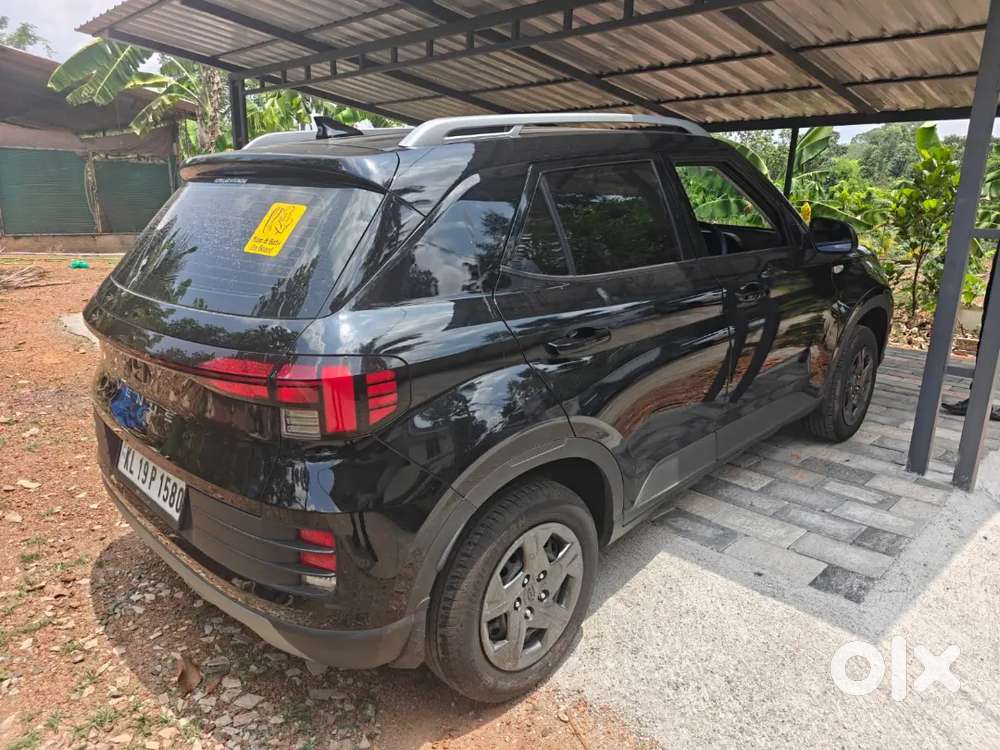 Hyundai Venue 2023 Petrol 24000 Km Driven