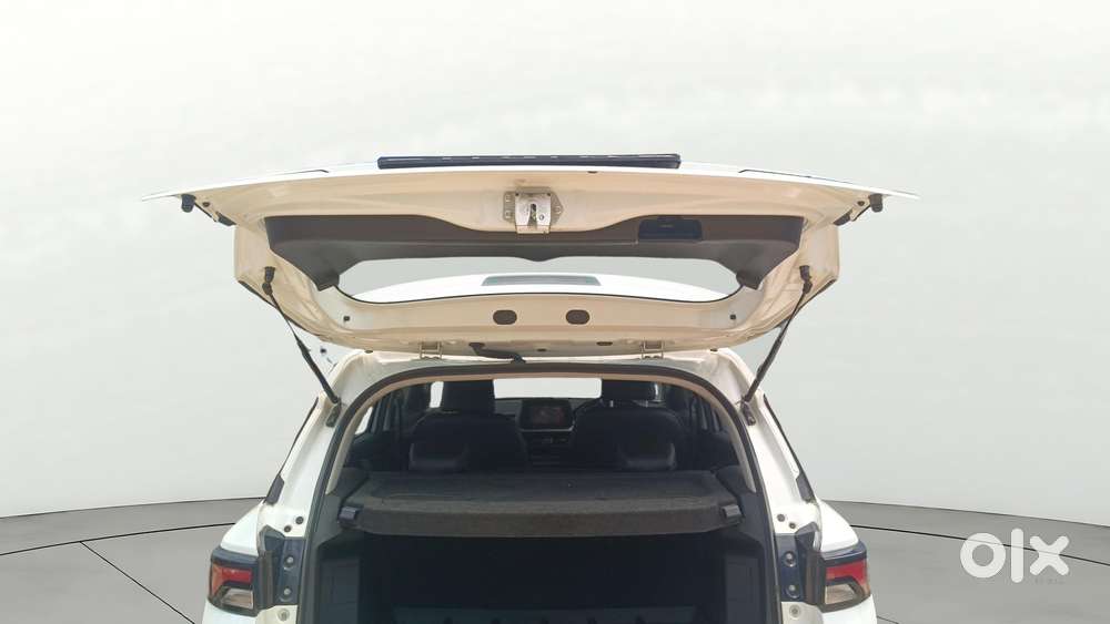 Maruti Suzuki Vitara Brezza 1.5 Vxi At, 2024, Petrol