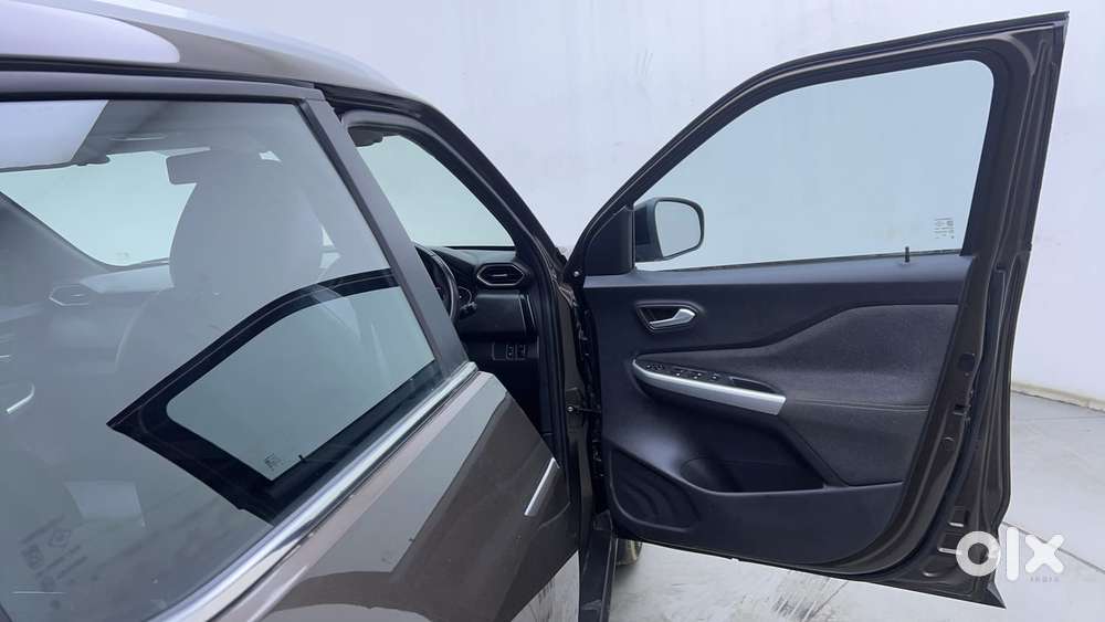 Nissan Magnite 1.0 Xv Premium, 2021, Petrol