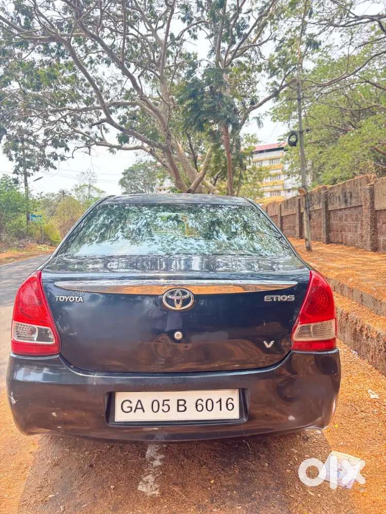 Toyota Etios 2011 Petrol 175000 Km Driven