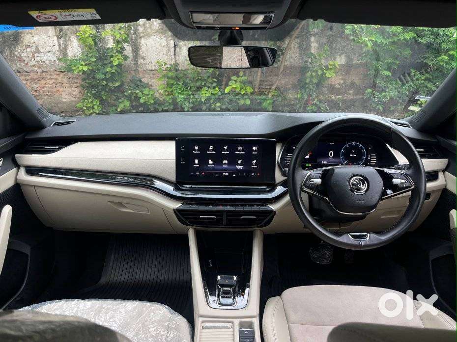 Skoda Octavia 1.8 Tsi At Style, 2023, Petrol