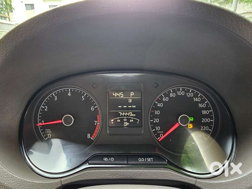 Volkswagen Vento 1.2 Tsi Highline Plus At, 2015, Petrol