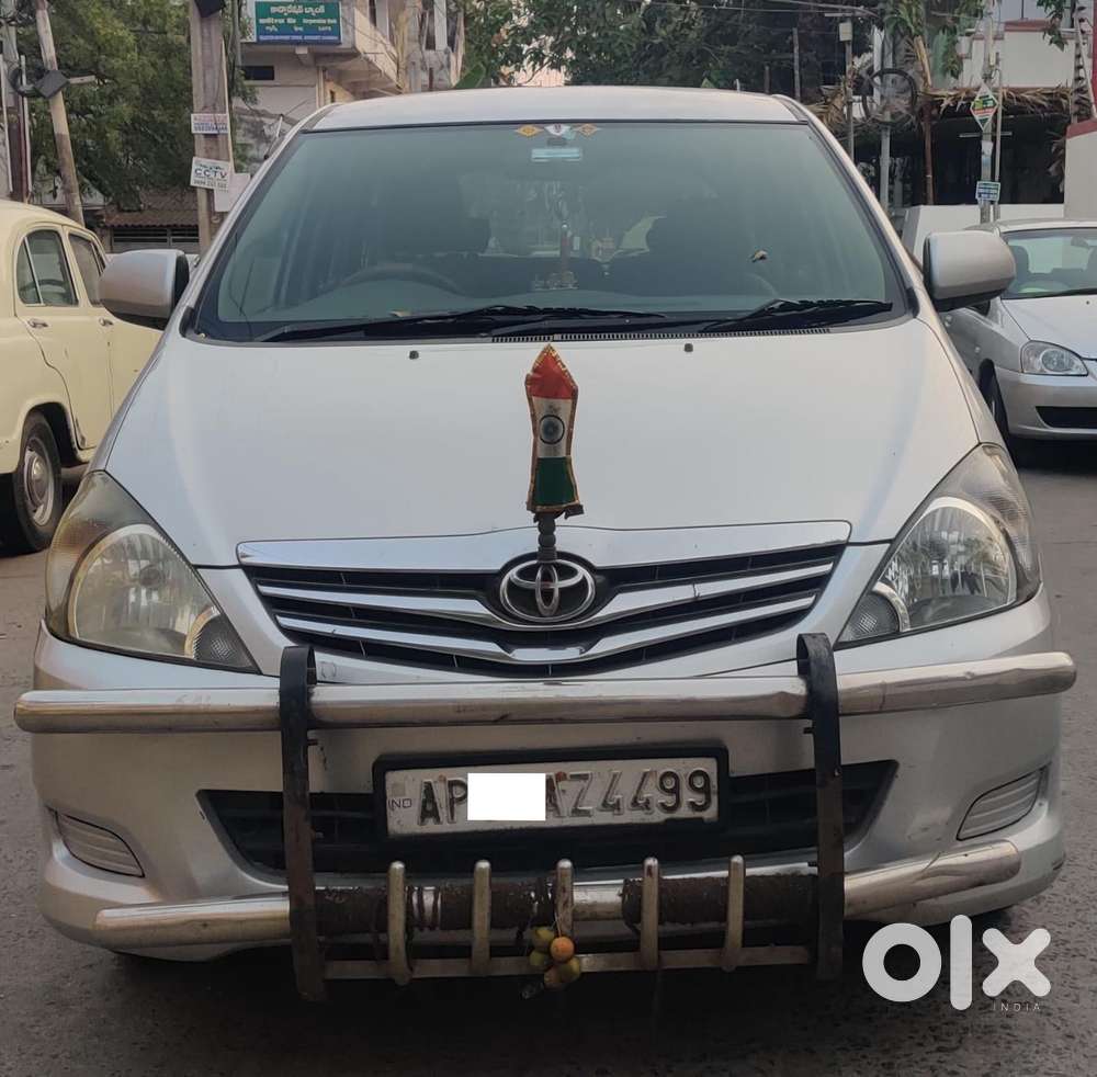 Toyota Innova 2004-2011 2.5 V Diesel 8-seater, 2011, Diesel