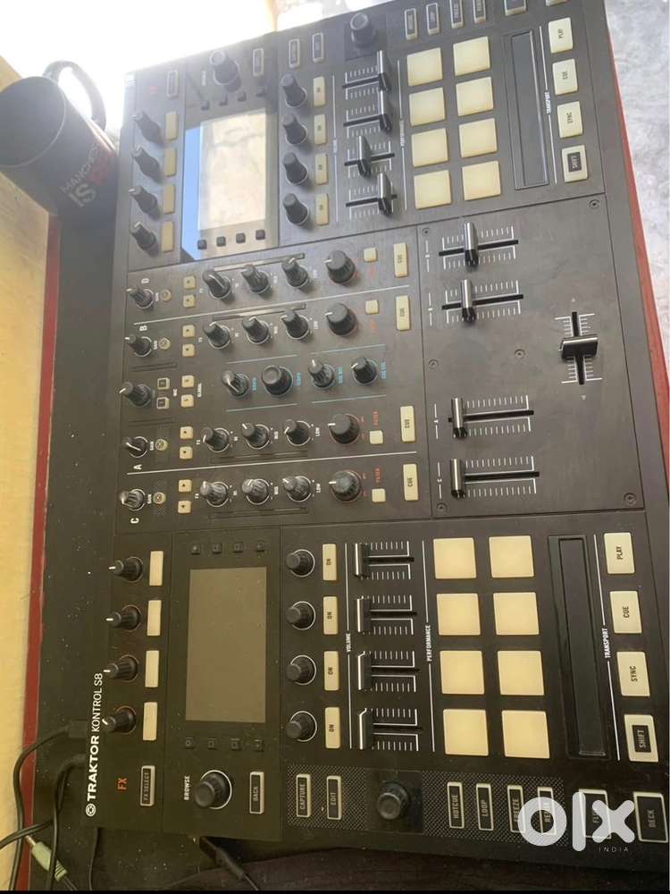 Native Instrument Traktor Kontrol S8 With wooden Case