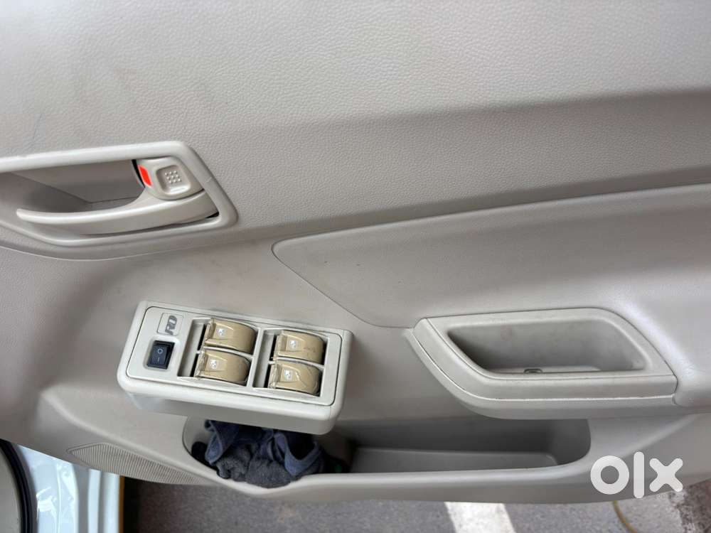 Maruti Suzuki Swift Dzire Vxi Optional, 2025, Petrol