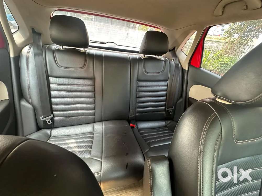 Volkswagen Polo 2012 December31      Diesel 140000 Km Driven