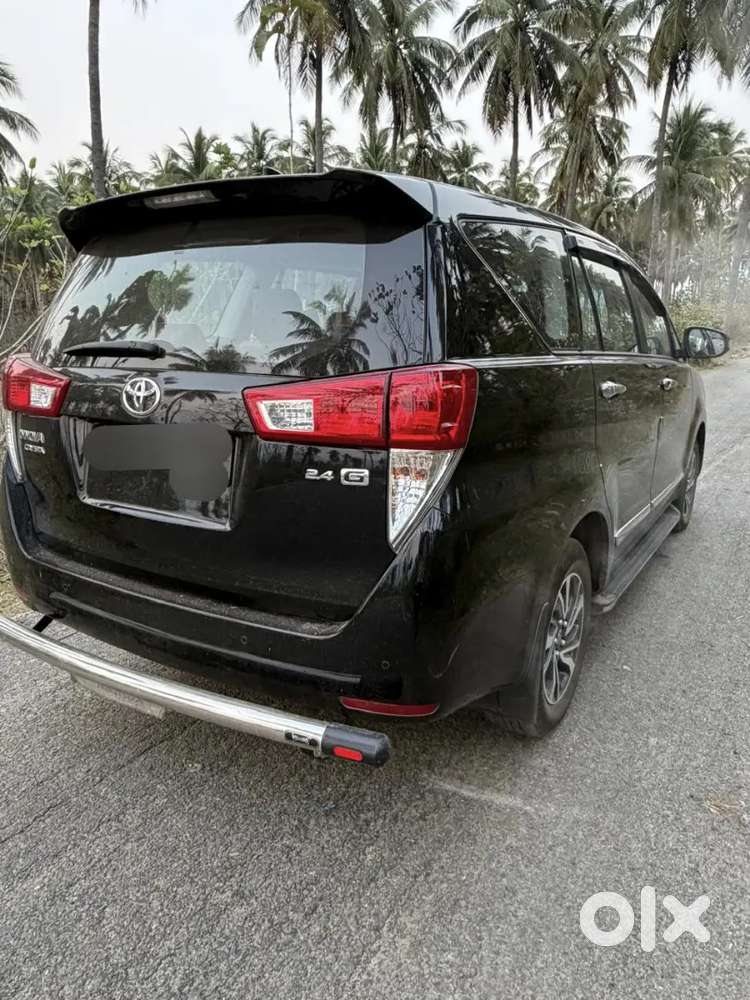 Toyota Innova Crysta 2025 Diesel 8200 Km Driven , Accessories Fitted