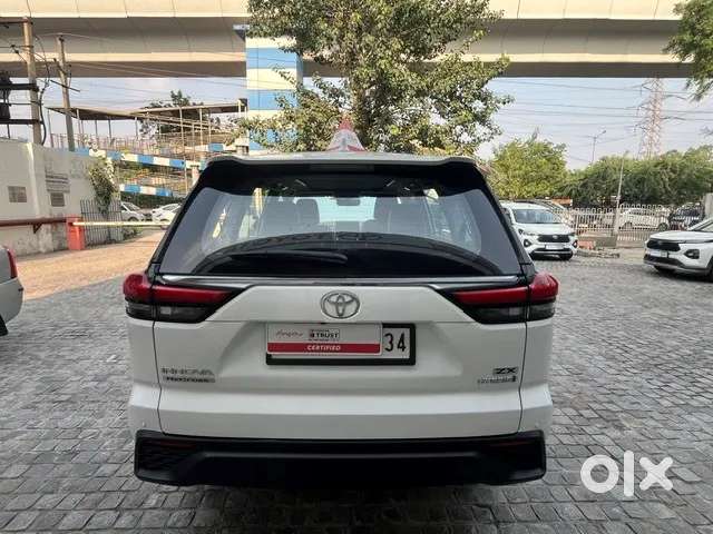 Toyota Innova Hycross 2.0 Zx Hybrid 7 Str, 2024, Petrol