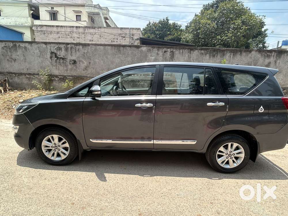 Toyota Innova Crysta 2.4 V 7 Str, 2016, Diesel