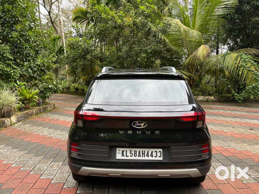 Hyundai Venue S 2023 Petrol Well Maintained