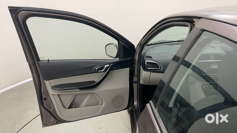 Tata Tiago Xza, 2018, Petrol