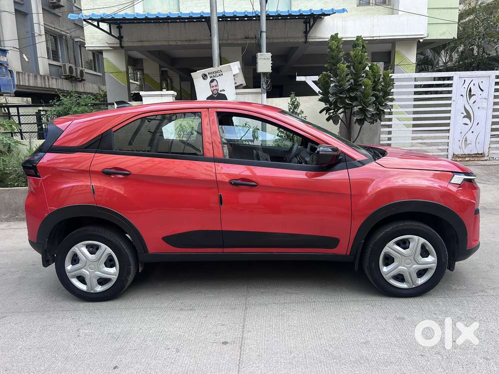 Tata Nexon Smart Plus1.2 Revotron Petrol 5 Mt, 2024, Petrol