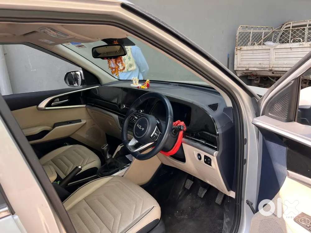 Kia Carens 2022 Feb Petrol 36000 Km Driven