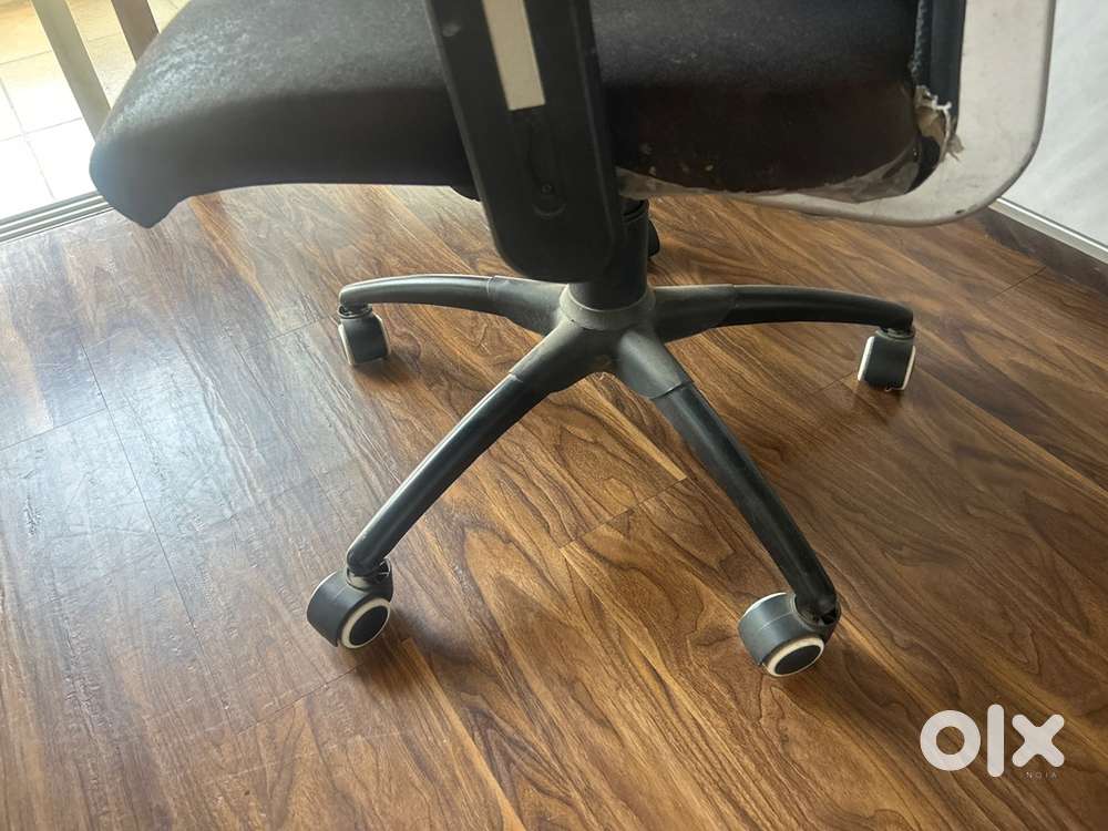 Revolving chair