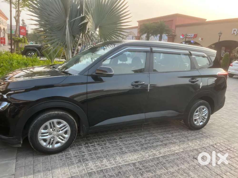 Kia Carens 2024 Petrol 32000 Km Driven