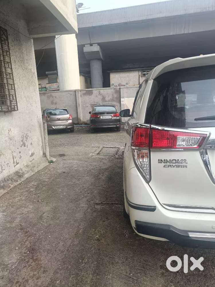 Toyota Innova Crysta 2016 Diesel Well Maintained