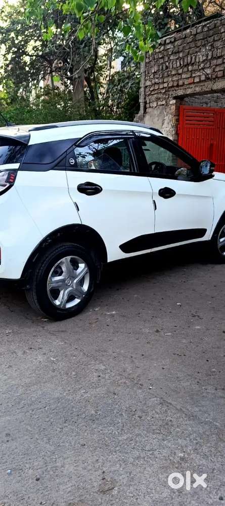 Tata Nexon 2023 Petrol Automatic Sunroof Zero Dept Insurance Valid